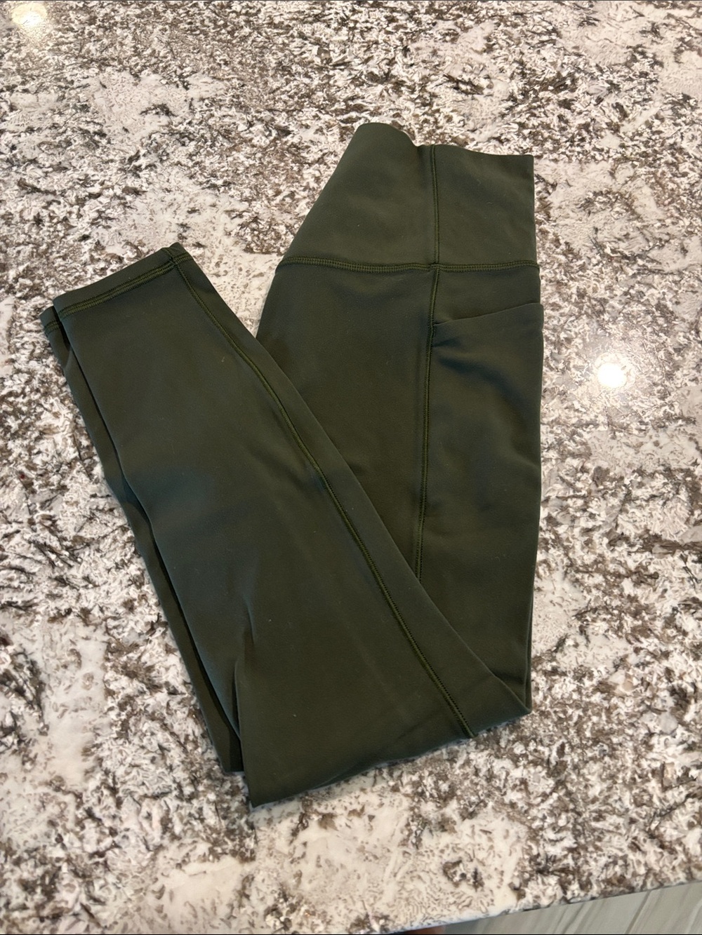 NWOT Athleta Salutation Stash 7/8 tights